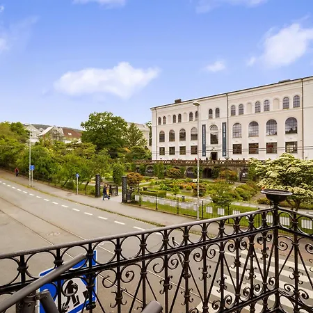 6-rooms In Center W Balcony 아파트 베르겐