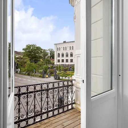 6-rooms In Center W Balcony 베르겐