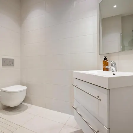 6-rooms In Center W Balcony 아파트 베르겐
