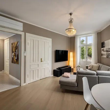 6-rooms In Center W Balcony * 베르겐